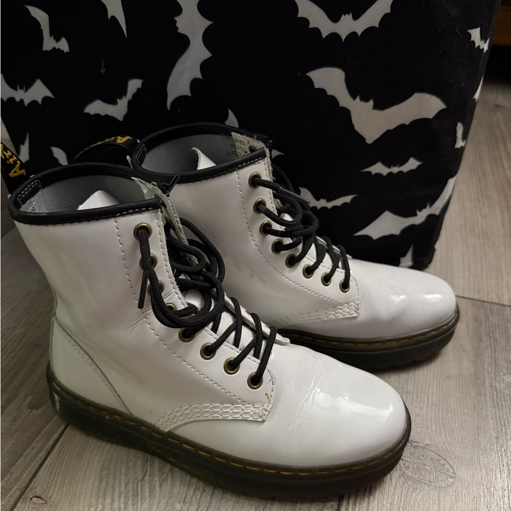 Dr. Martens Zavala Combat Boot in White Women’s Size 7 - Picture 2 of 4